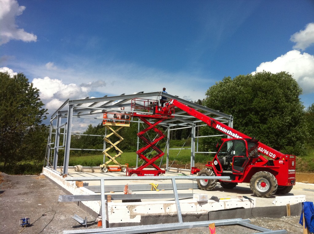 Montage einer Stahlhalle in Hohenau