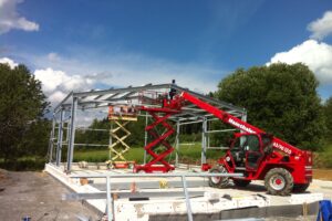 Montage einer Stahlhalle in Hohenau
