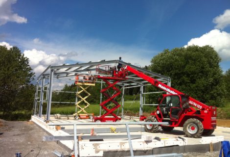 Montage einer Stahlhalle in Hohenau